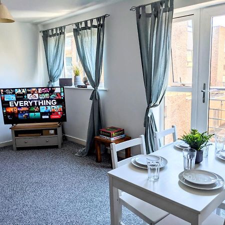 סאות'המפטון Simple 2-Bedroom 1.5 Bath Apartment In Thornhill מראה חיצוני תמונה