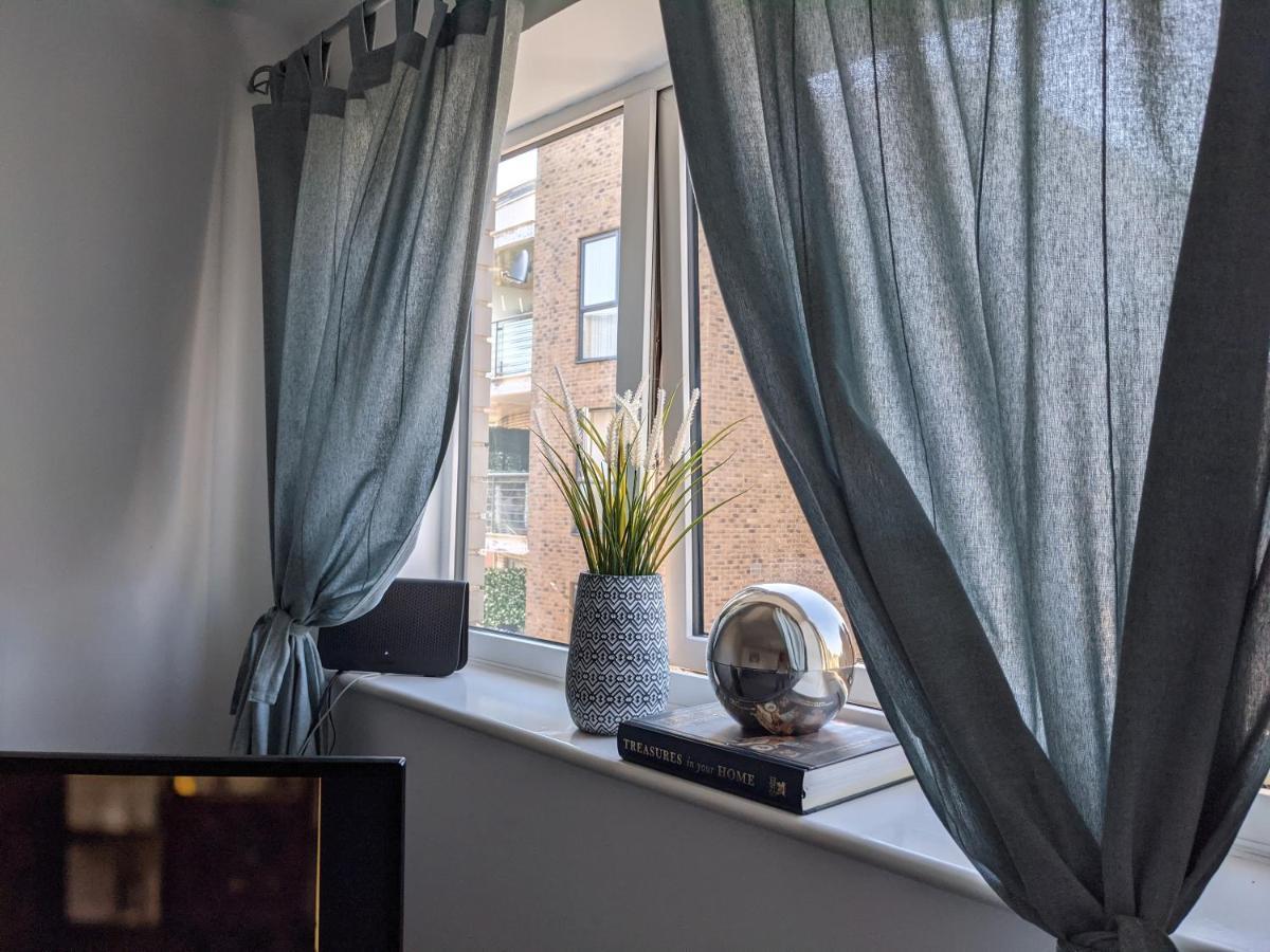 סאות'המפטון Simple 2-Bedroom 1.5 Bath Apartment In Thornhill מראה חיצוני תמונה