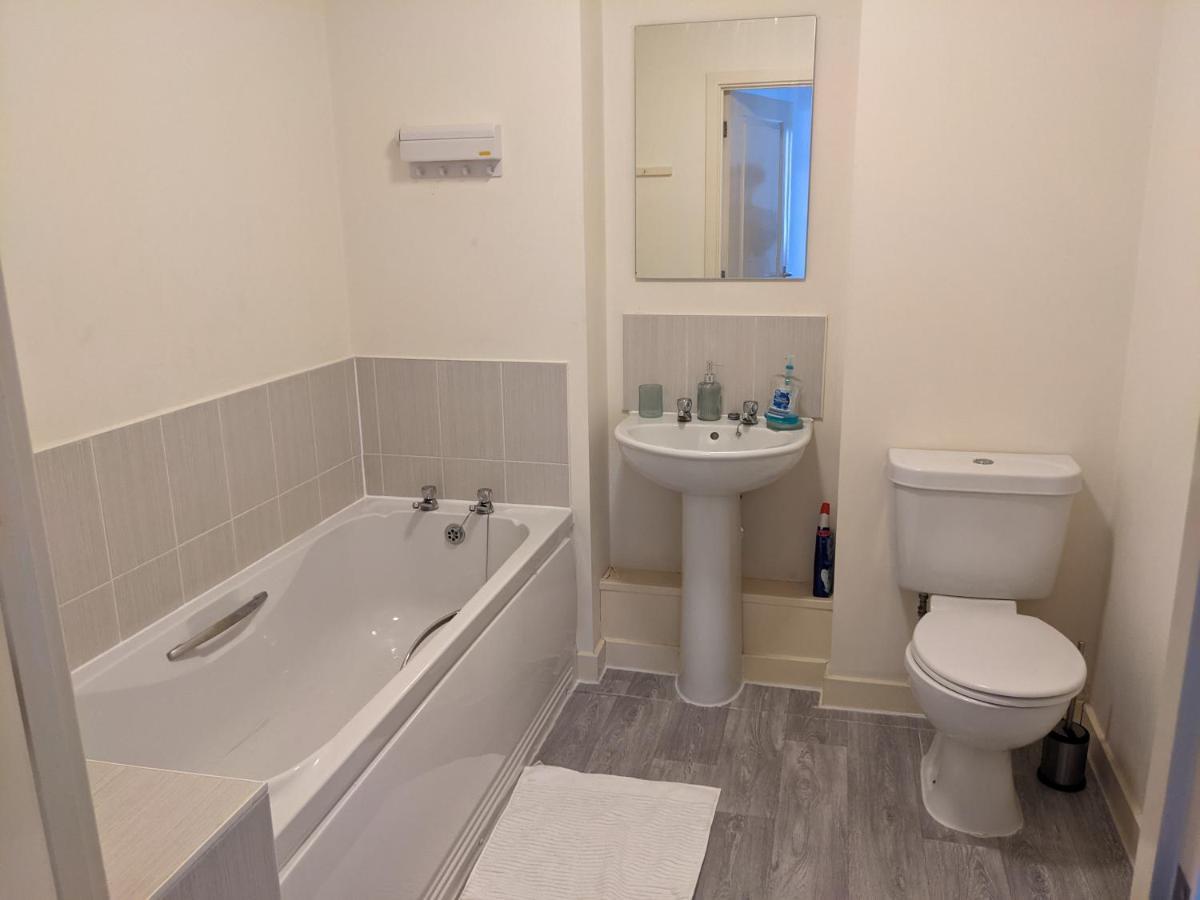 סאות'המפטון Simple 2-Bedroom 1.5 Bath Apartment In Thornhill מראה חיצוני תמונה
